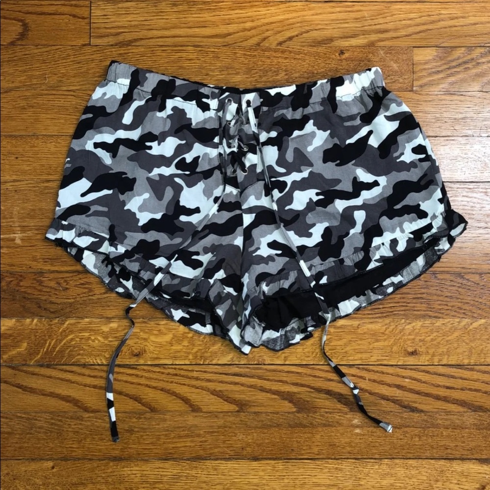 Cotton Candy LA Camo Shorts in B&W